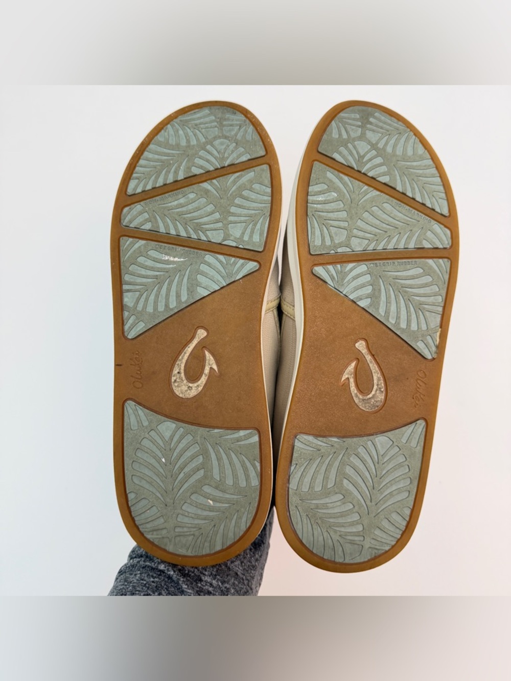 OluKai Ki‘ihele ‘Ili Slip On Sneaker, Size 9 - Picture 6 of 7